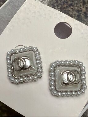 White Pearl-Edged CC Square stud Earrings